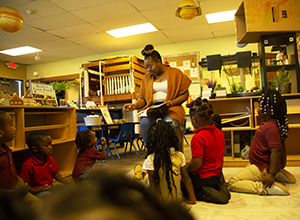 Photo of Rochelle Bea reading to preschoolers